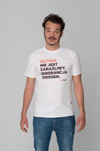 T-shirt klasyczny: Autyzm nie jest zaraźliwy. Ignorancja owszem. 
