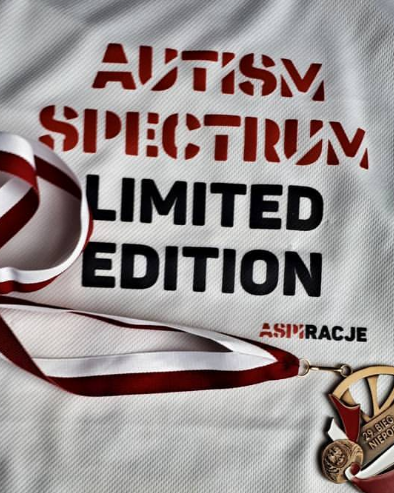 koszulka ASPIRACJE sportowa detal III Bieg Razem dla autyzmu