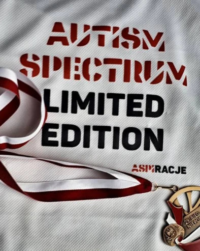 koszulka ASPIRACJE sportowa detal III Bieg Razem dla autyzmu