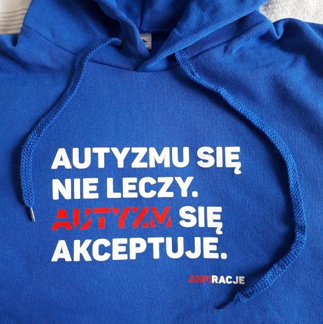 akceptuje_ciemnoniebieska_bluza_kaptur.jpg